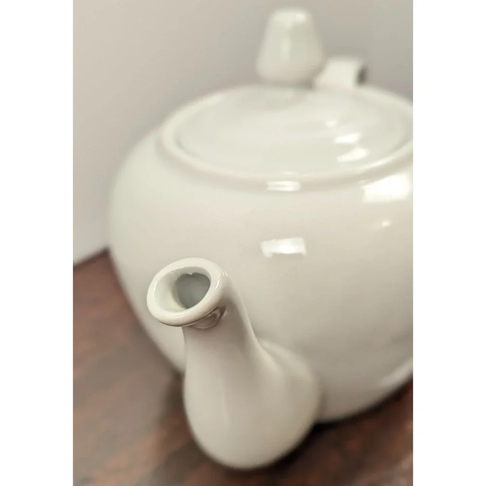 Cordon Bleu BIA Classic White Porcelain Teapot and Lid 32 Oz Microwave Oven Safe